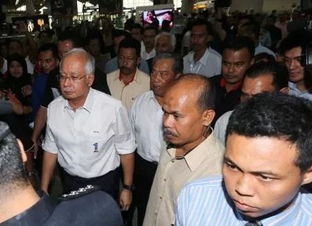 Thủ tướng Malaysia tới sân bay quốc tế Kuala Lumpur.