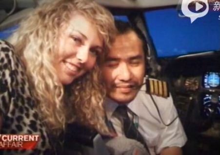 1 trong 2 phụ nữ được cho là đã vào buồng lái máy bay Malaysia cả tiếng đồng hồ nói chuyện với phi công.