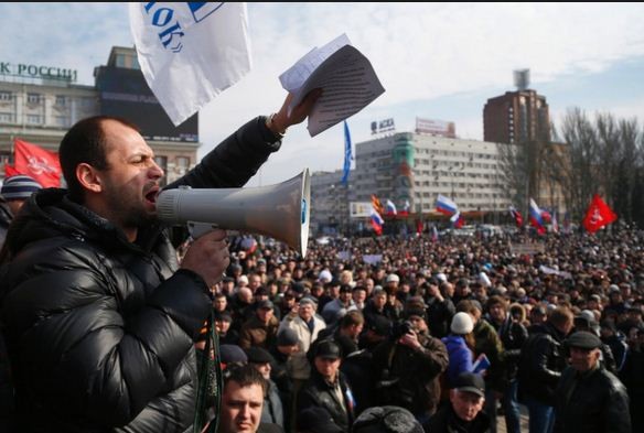 Người Ukraine tại thành phố Donetsk biểu tình ủng hộ Nga hôm 9/3.