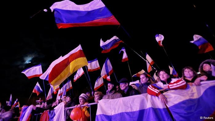 Dân Crimea đổ ra đường ăn mừng kết quả bỏ phiếu trưng cầu dân ý về việc sáp nhập vào lãnh thổ Nga.