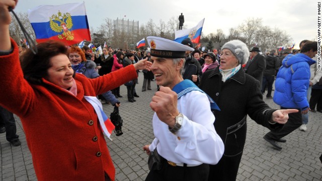 Người dân bán đảo Crimea nhảy múa vui mừng vì trở thành công dân nước Nga.