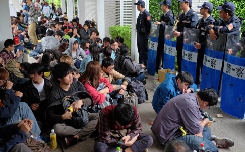 Sinh viên Đài Loan vẫn đang chiếm giữ trụ sở Viện Lập pháp.