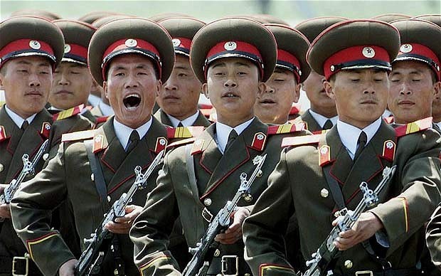 Binh lính Bắc Triều Tiên diễu duyệt đội ngũ, hình minh họa.