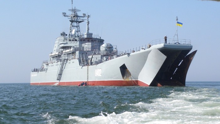 Tàu đổ bộ cỡ lớn Konstantin Olshansky của Ukraine đang bị vây hãm