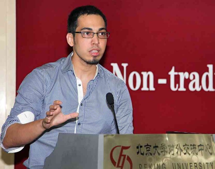 Học giả Philippines Richard Heydarian trong một buổi tọa đàm tại đại học Bắc Kinh.
