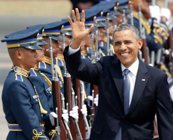 Tổng thống Mỹ Barack Obama khẳng định, Mỹ không đối đầu với Trung Quốc trong chuyến thăm Philippines, khác hoàn toàn cam kết bảo vệ Senkaku khi ông thăm Nhật Bản.