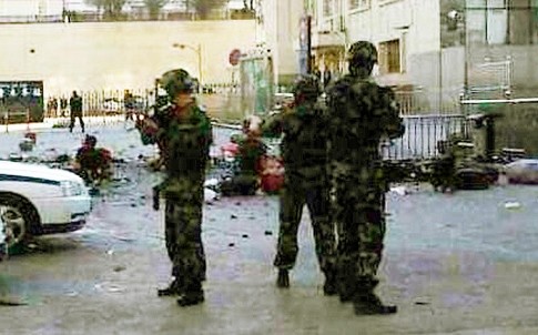 Hiện trường vụ nổ ở nhà ga Urumqi ngay sau khi ông Tập Cận Bình vừa rời khỏi Tân Cương.