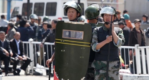 An ninh được tăng cường tại Urumqi sau khủng bố. Dường như chính quyền Trung Quốc vẫn đang loay hoay đối phó với các lực lượng này.