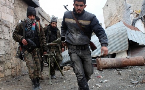 Phiến quân Syria tại thành Homs đầu hàng quân chính phủ, đổi vũ khí hạng nặng lấy thức ăn.