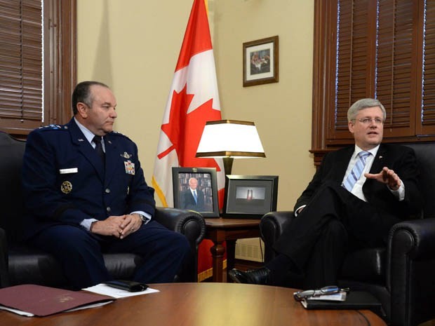 Thủ tướng Canada Sephen Harper (phải) tiếp Tư lệnh NATO Breedlove.