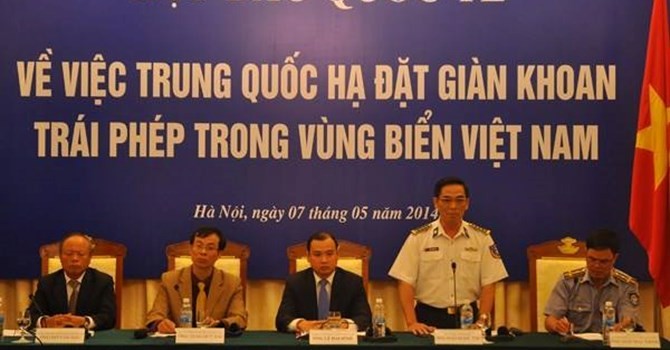 Chiều 7/5 Bộ Ngoại giao Việt Nam đã tổ chức cuộc họp báo quốc tế lên án các hành động vi phạm nghiêm trọng luật pháp quốc tế của Trung Quốc trong vùng đặc quyền kinh tế và thềm lục địa của Việt Nam. Ảnh: Mạnh Nguyễn.