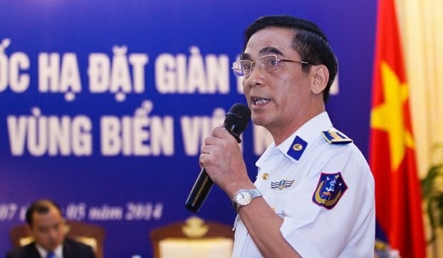 Đại tá Ngô Ngọc Thu, Phó tư lệnh - Tham mưu trưởng Cảnh sát biển Việt Nam cung cấp các bằng chứng cụm tàu và giàn khoan HD 981 Trung Quốc vi phạm luật pháp quốc tế trong vùng đặc quyền kinh tế, thềm lục địa Việt Nam tại cuộc họp báo quốc tế của Bộ Ngoại giao chiều 7/5.