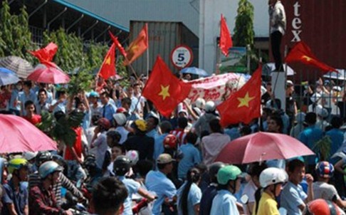 Đấu tranh với Trung Quốc để bảo vệ chủ quyền lãnh thổ không phải việc ngày một ngày hai, người Việt cần bình tĩnh và hết sức tỉnh táo kẻo mắc mưu khiêu khích từ Bắc Kinh. Đối tượng cần đấu tranh phản đối là nhà cầm quyền Trung Quốc, không phải người dân và doanh nghiệp của họ.