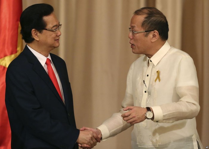 Thủ tướng Nguyễn Tấn Dũng và Tổng thống Philippines Aquino tại Manila.