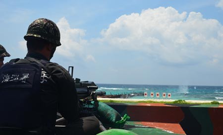 Lính Đài Loan đồn trú bất hợp pháp, tổ chức tập trận bắn đạn thật trái phép trên đảo Ba Bình, Trường Sa.