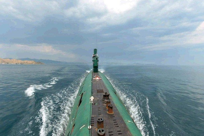 Cận cảnh chiếc tàu ngầm hải quân Bắc Triều Tiên do Trung Quốc chế tạo.
