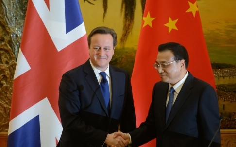 Ông Lý Khắc Cường (phải) và người đồng cấp Vương quốc Anh David Cameron.