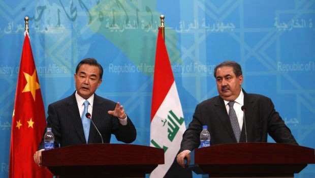 Ngoại trưởng Trung Quốc Vương Nghị có chuyến công du Iraq hôm 23/6 tổ chức họp báo với người đồng cấp Hoshyar Zebari. Ảnh: Aawsat.