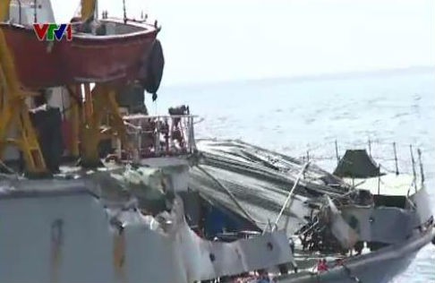 Tàu Kiểm ngư 951 bị tàu Trung Quốc hung hãn đâm tan hoang, một hành động leo thang cực kỳ nguy hiểm của Bắc Kinh, vi phạm trắng trợn luật pháp quốc tế trên Biển Đông cần phải lên án mạnh mẽ. Ảnh: VTV Online.