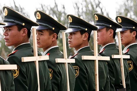 Để có một suất &quot;phục vụ quân đội lâu dài&quot; những thanh niên Trung Quốc có thể phải mất tới 16 ngàn USD để lo lót.