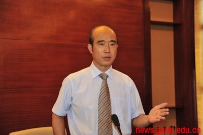 Trang Quốc Thổ, Giám đốc Viện Nghiên cứu Nam Dương đại học Hạ Môn, Trung Quốc.