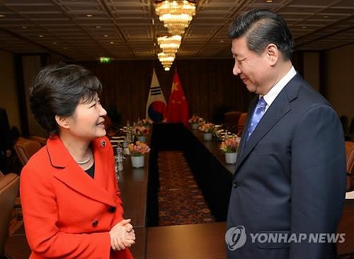 Tổng thống Hàn Quốc Park Geun-hye và Chủ tịch Trung Quốc Tập Cận Bình.