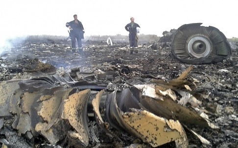 Hiện trường đống đổ nát của chiếc máy bay MH17 hãng Malaysia Airlines tại Đông Ukraine.