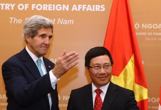 Ngoại trưởng Mỹ John Kerry và Phó Thủ tướng kiêm Bộ trưởng Ngoại giao Việt Nam Phạm Bình Minh.