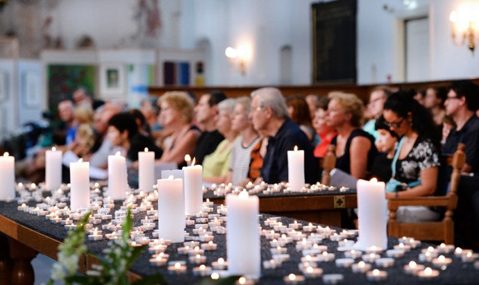 Người dân Hà Lan tham gia lễ cầu nguyện cho những nạn nhân xấu số trong thảm họa MH17.