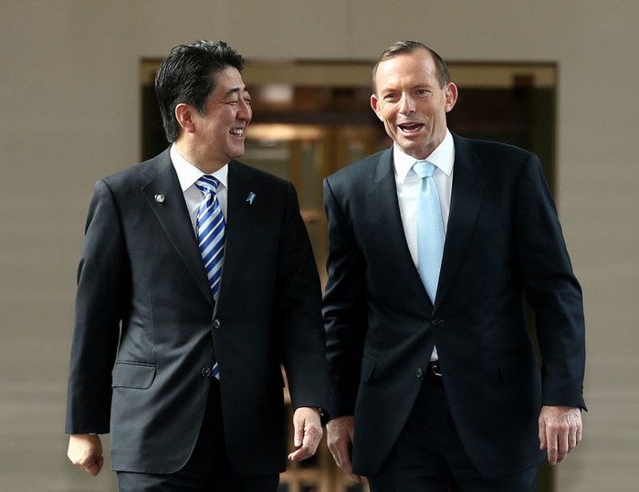 Thủ tướng Nhật Bản Shinzo Abe và người đồng cấp Úc Tony Abbott.