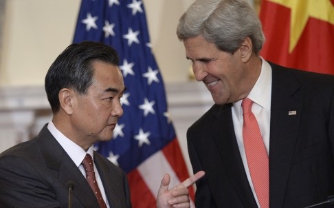 Ngoại trưởng Trung Quốc Vương Nghị và Ngoại trưởng Mỹ John Kerry.