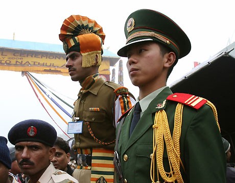 Lính biên phòng Ấn Độ, Trung Quốc tại biên giới Trung - Ấn.