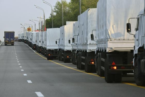 280 xe tải hạng nặng của Nga chở hàng cứu trợ đang hướng về phía biên giới với Ukraine.