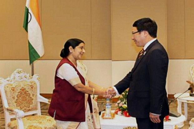 Ngoại trưởng Ấn Độ Sushma Swaraj và Phó Thủ tướng kiêm Bộ trưởng Ngoại giao Phạm Bình Minh.