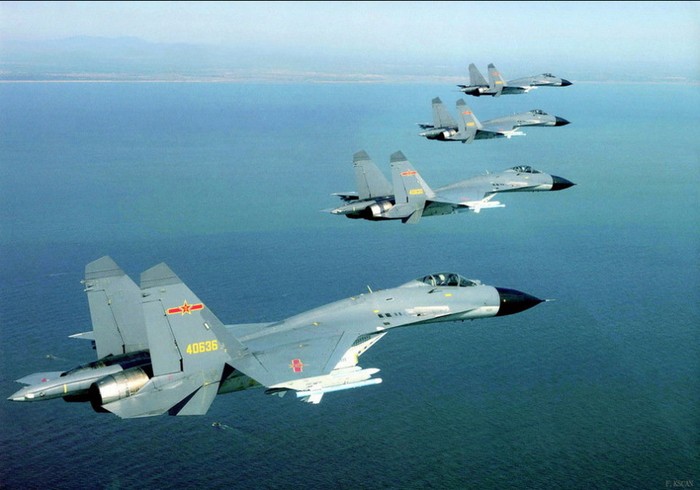 Một khi Trung Quốc xây dựng căn cứ không quân trái phép ở Gạc Ma, chiến đấu cơ Trung Quốc sẽ có bàn đạp kiểm soát Biển Đông, đe dọa nghiêm trọng an ninh, hòa bình và ổn định trong khu vực. J-11 Trung Quốc, hình minh họa.