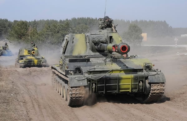 Thỏa thuận ngừng bắn tạm rút vũ khí hạng nặng khỏi tiền duyên tạo ra vùng đệm ở Đông Ukraine không làm giảm nghi ngại của nhiều nhà phân tích về xu thế &quot;Kiev đầu hàng Moscow&quot;.