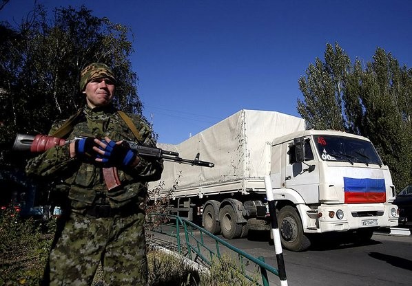 Xe tải &quot;viện trợ&quot; của Nga vẫn ra vào miền Đông Ukraine mà không gặp bất cứ trở ngại nào.