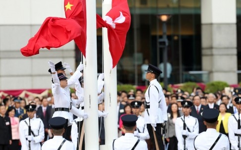 Chào cờ quốc khánh Trung Quốc tại Hồng Kông ngày hôm qua 1/10.