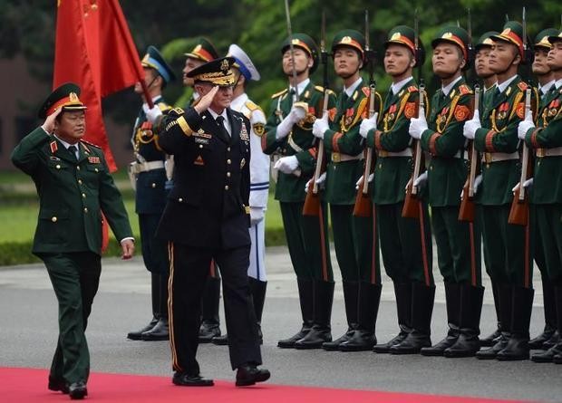 Tổng tham mưu trưởng Quân đội Nhân dân Việt Nam Thượng tướng Đỗ Bá Tỵ tiếp Chủ tịch Hội đồng Tham mưu trưởng liên quân Mỹ Martin Dempsey thăm Việt Nam. Ảnh minh họa.