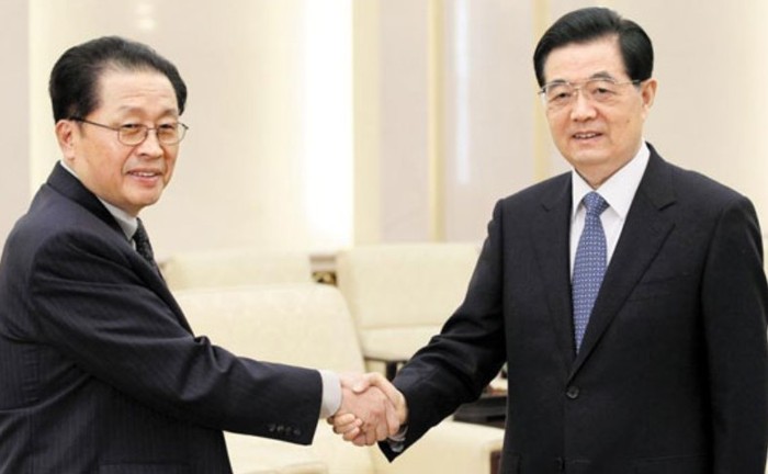 Ông Jang Song-thaek hội kiến với ông Hồ Cẩm Đào trong một chuyến công du Bắc Kinh.