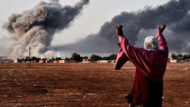 Giao tranh ác liệt đang diễn ra tại Kobani, dân quân người Kurd quyết tử giữ đất nhưng gặp nhiều khó khăn trước các đợt tấn công của khủng bố IS.
