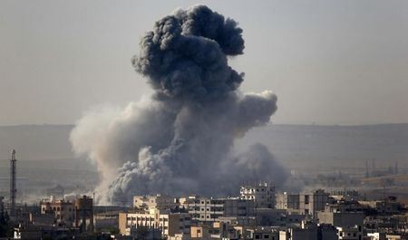 Khói bốc lên từ thị trấn Kobani sau một loạt đạn giao tranh với lực lượng khủng bố IS.