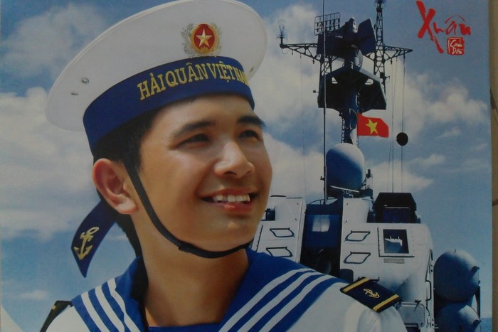 Chiến sĩ Hải quân Nhân dân Việt Nam chắc tay súng, tự tin bảo vệ toàn vẹn chủ quyền thiêng liêng của Tổ quốc. Hình minh họa, nguồn: Internet.
