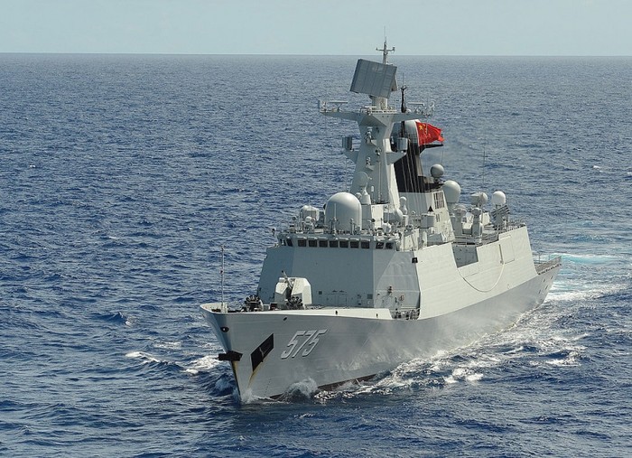 Chiến hạm Trung Quốc rình rập trên Biển Đông.