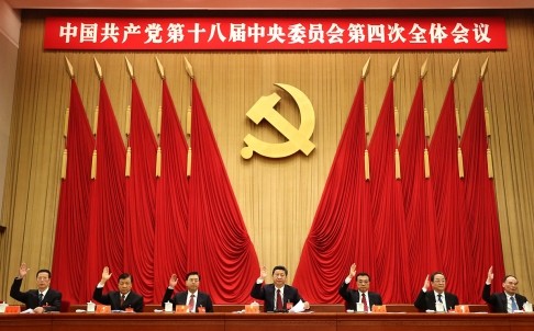Thường vụ Bộ chính trị đảng Cộng sản Trung Quốc khóa 18 biểu quyết trong phiên bế mạc hội nghị trung ương 4.