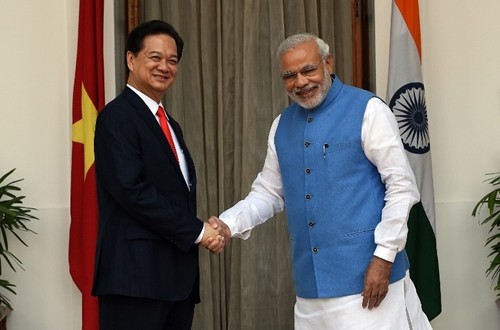 Thủ tướng Nguyễn Tấn Dũng và Thủ tướng Narendra Modi. Ảnh: Tuoitrenews.