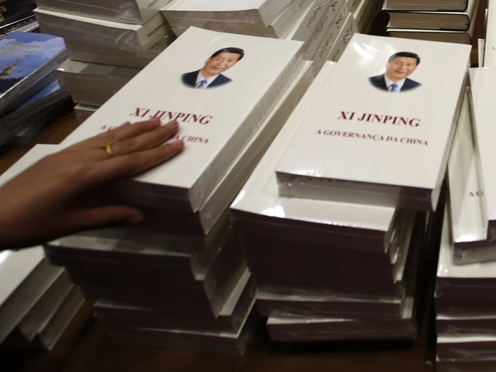 Các tác phẩm của Tập Cận Bình được dịch sang tiếng Anh, in thành sách phát cho các đại biểu dự APEC.