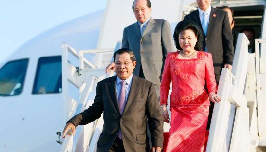 Thủ tướng Campuchia Hun Sen và các quan chức về nước sau chuyến công du Bắc Kinh &quot;gặt hái nhiều thành quả&quot;.
