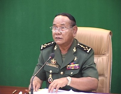Tổng Tư lệnh quân đội hoàng gia Campuchia Pol Saroeun.
