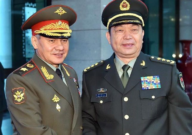 Bộ trưởng Quốc phòng Nga Sergei Shoigu và người đồng cấp Trung Quốc Thường Vạn Toàn tại Bắc Kinh.